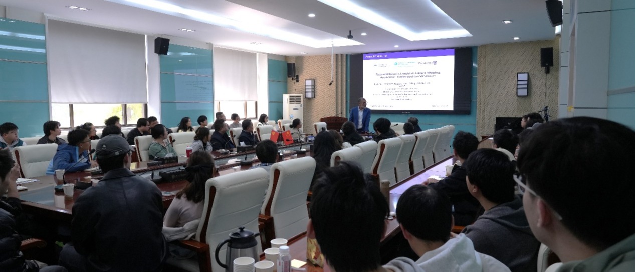 赫沙姆•纳加尔院士作“区域地震滑坡灾害图”报告